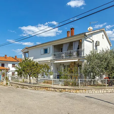 In Der Ersten Etage Fuer Zwei Personen Apartman Porec