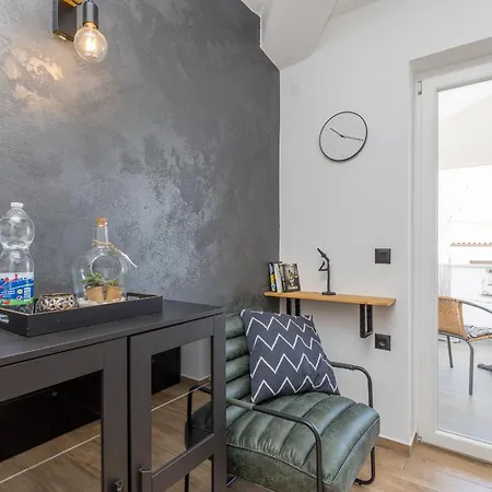 Apartment In Der Ersten Etage Fuer Zwei Personen *
