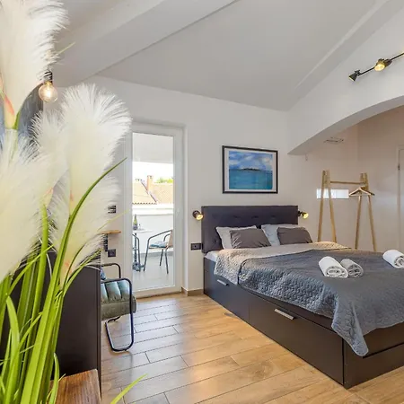 In Der Ersten Etage Fuer Zwei Personen Apartman Porec